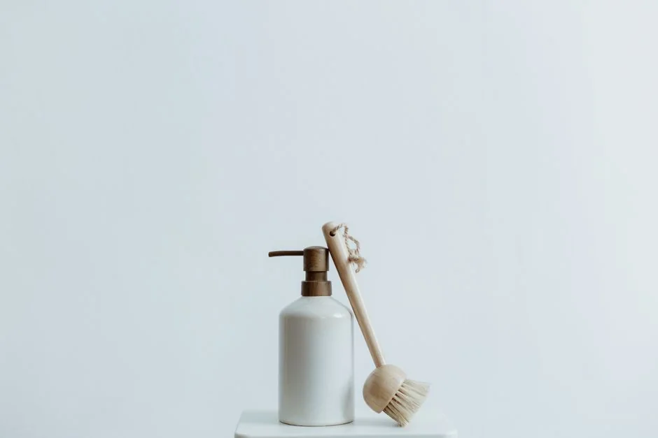person-holding-white-ceramic-mug-ho-p7qlbewk